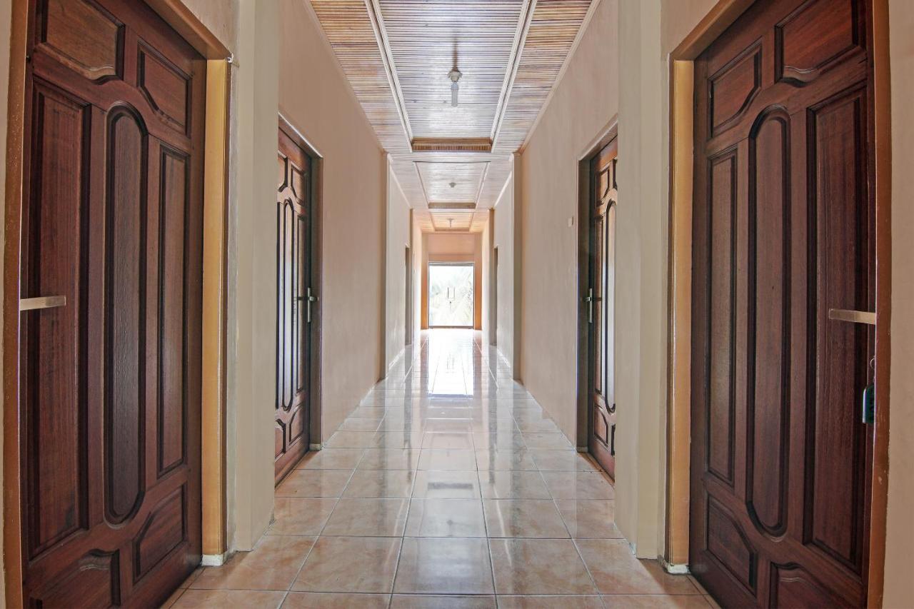 Oyo 92551 Netra Hotel Ujunbatu Екстериор снимка