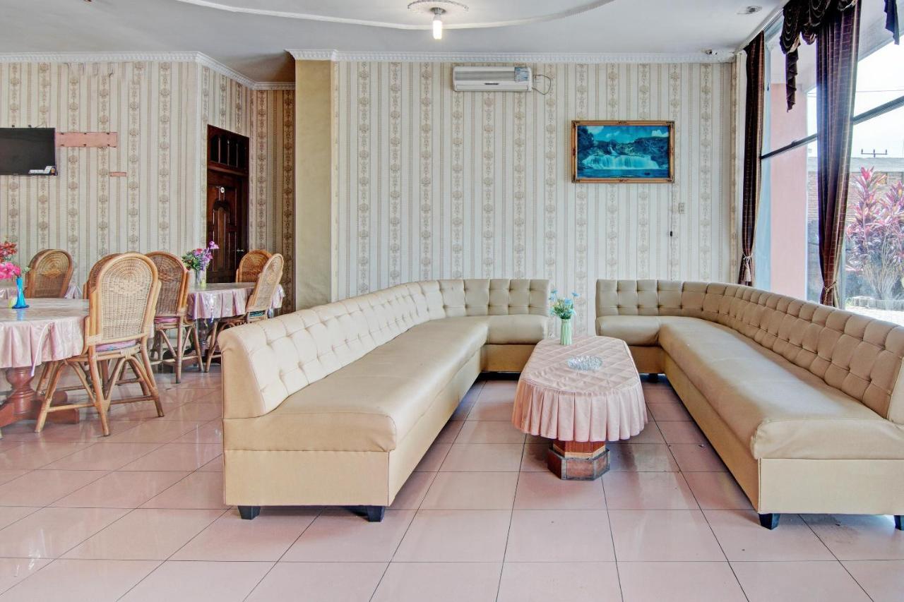 Oyo 92551 Netra Hotel Ujunbatu Екстериор снимка