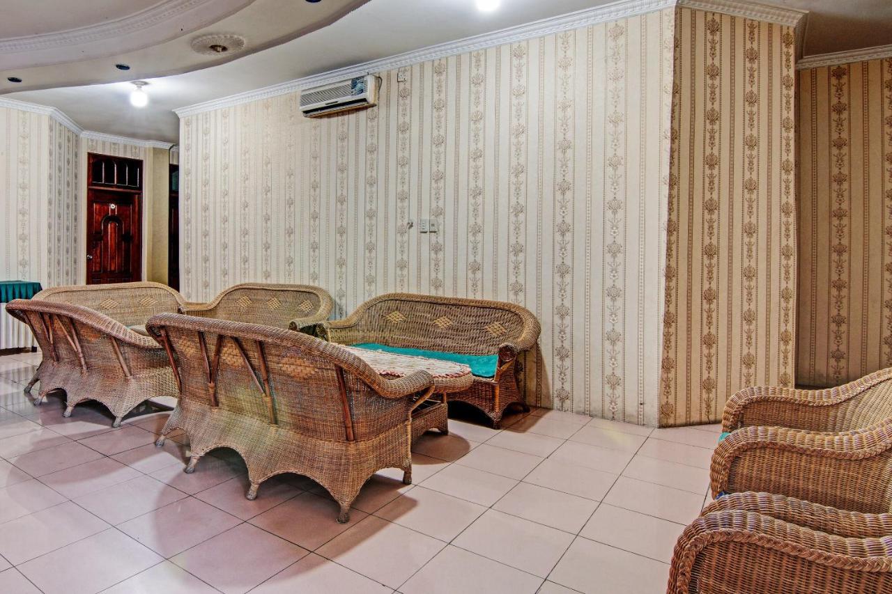 Oyo 92551 Netra Hotel Ujunbatu Екстериор снимка