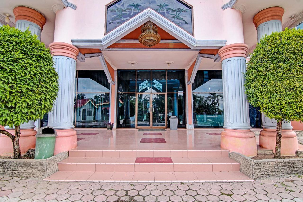 Oyo 92551 Netra Hotel Ujunbatu Екстериор снимка