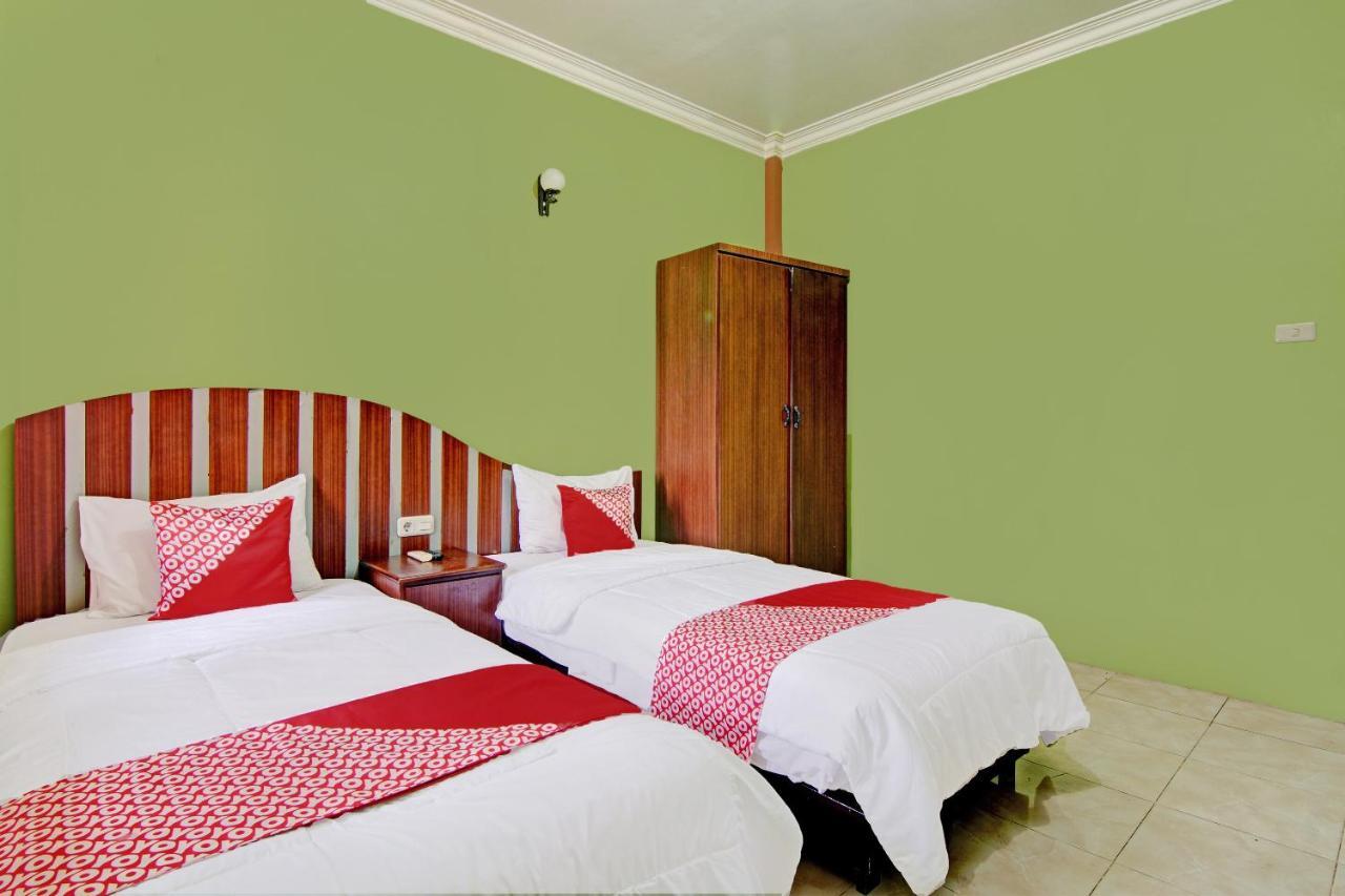 Oyo 92551 Netra Hotel Ujunbatu Екстериор снимка