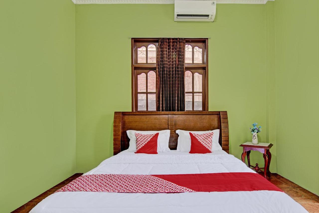 Oyo 92551 Netra Hotel Ujunbatu Екстериор снимка