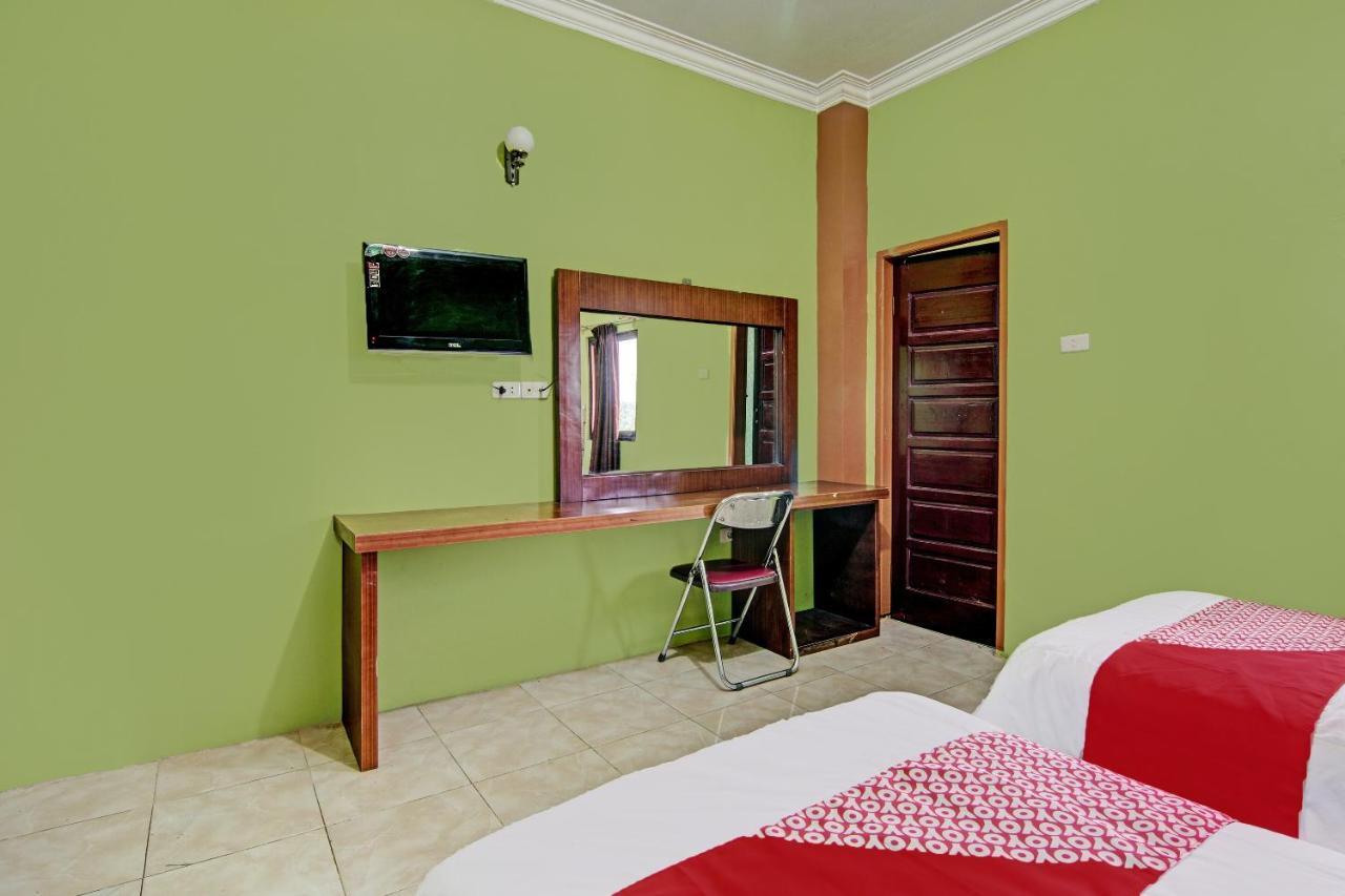 Oyo 92551 Netra Hotel Ujunbatu Екстериор снимка