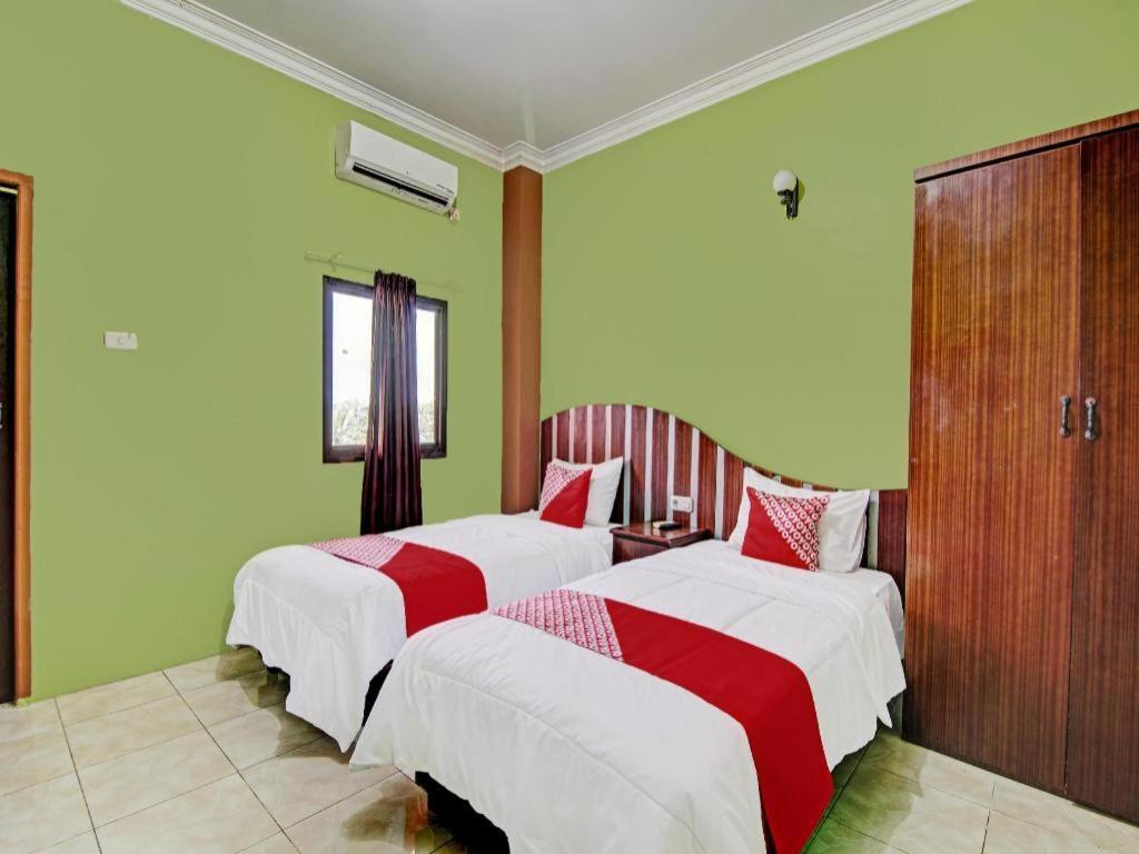 Oyo 92551 Netra Hotel Ujunbatu Екстериор снимка